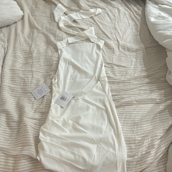 New Alamour The Label Blanche Dress in a Small! - Picture 5 of 5